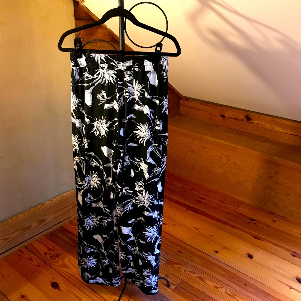 White House Black Market Wide Leg Pants, EUC, XS